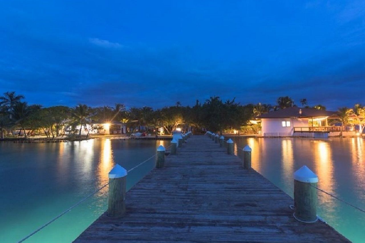Hatchet Caye Island Resort (Adults Only) Placencia Dış mekan fotoğraf